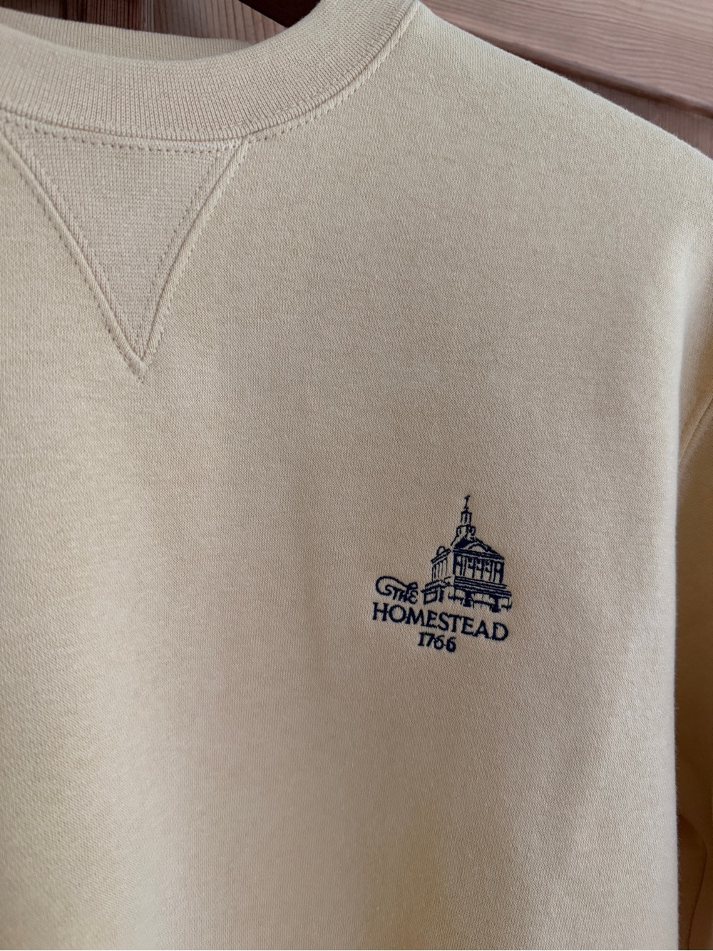 The Homestead 1766 Butter Yellow Heritage Crewneck Sweatshirt Small - Picture 2 of 7